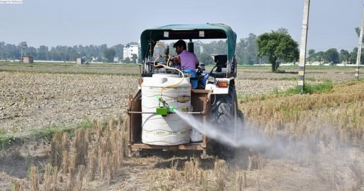 Delhi Govt starts spraying bio-decomposer to avoid stubble burning, aims to spray on 5,000 acres of land in Delhi